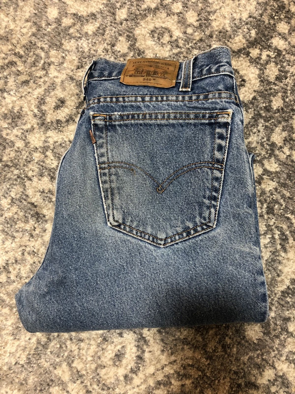 Levis hotsell brown tab