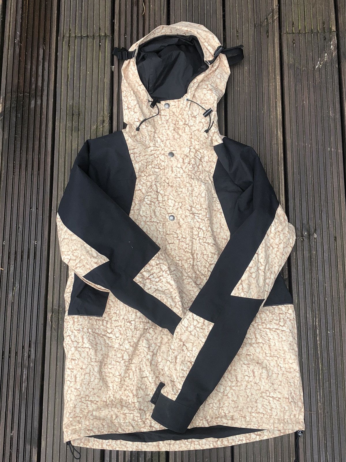 The North Face 94 Retro Mountain Light