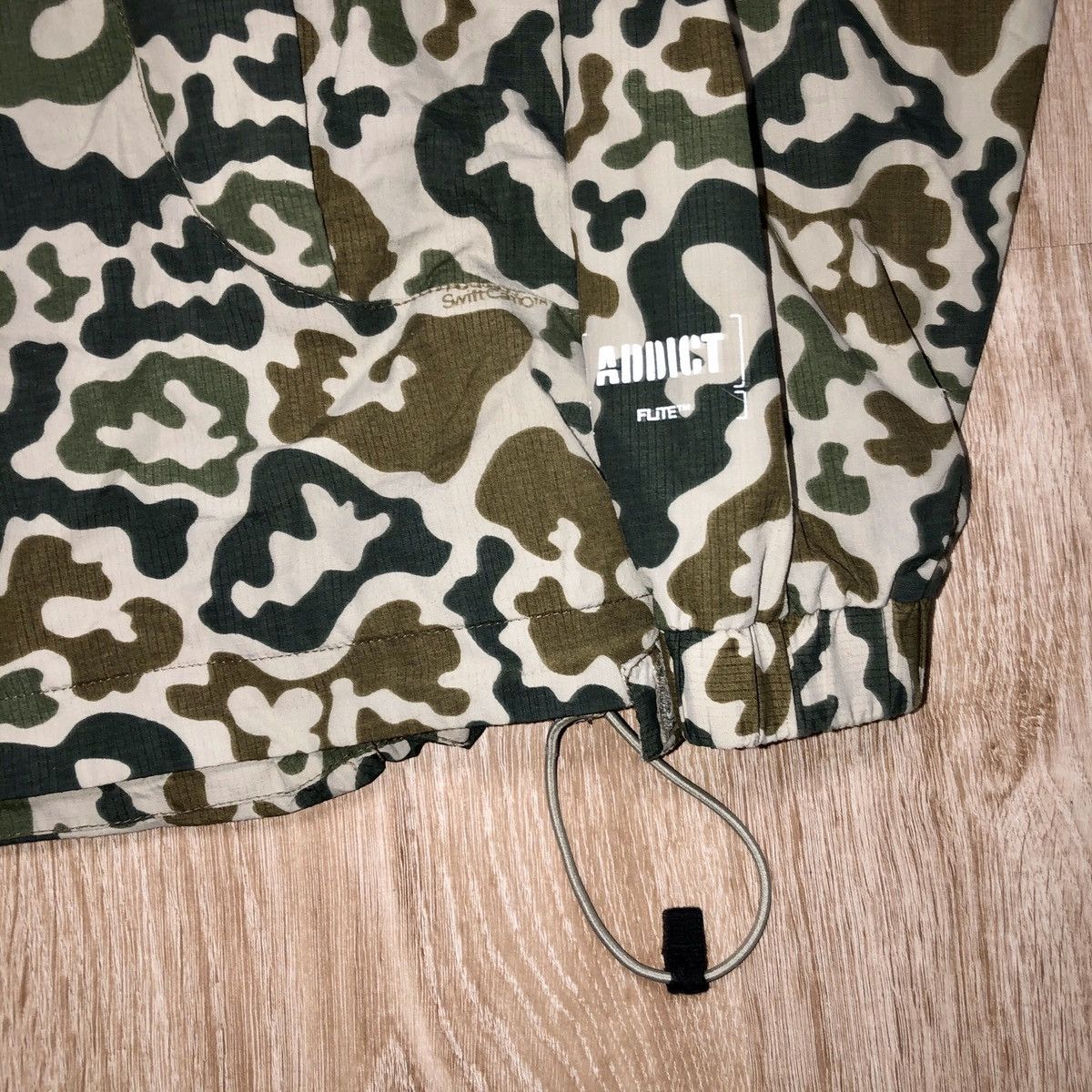 Addict camo jacket deals