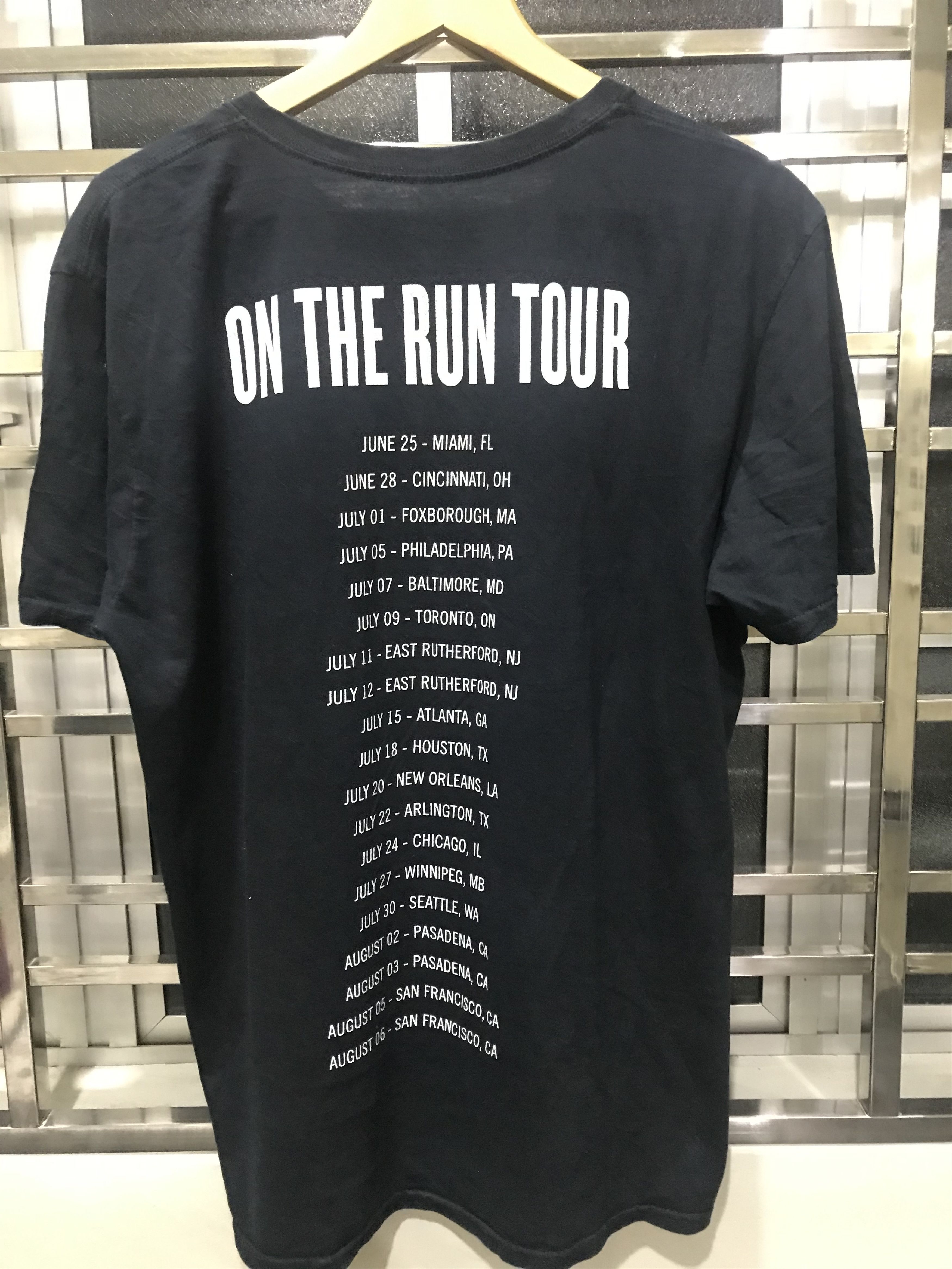 Band Tees BEYONCE ON THE RUN TOUR TSHIRT Size US L / EU 52-54 / 3 - 2 Thumbnail