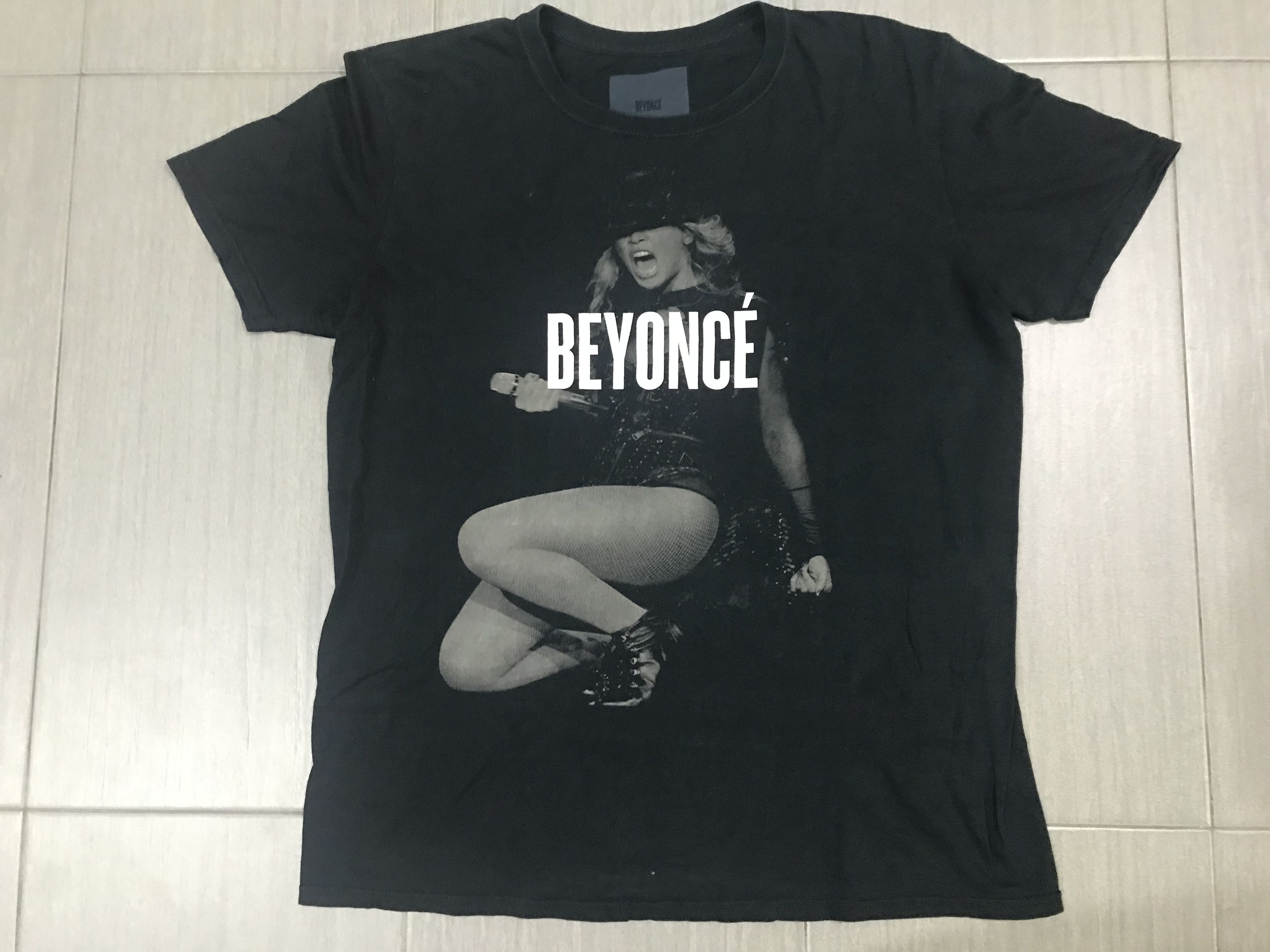 Band Tees BEYONCE ON THE RUN TOUR TSHIRT Size US L / EU 52-54 / 3 - 3 Thumbnail
