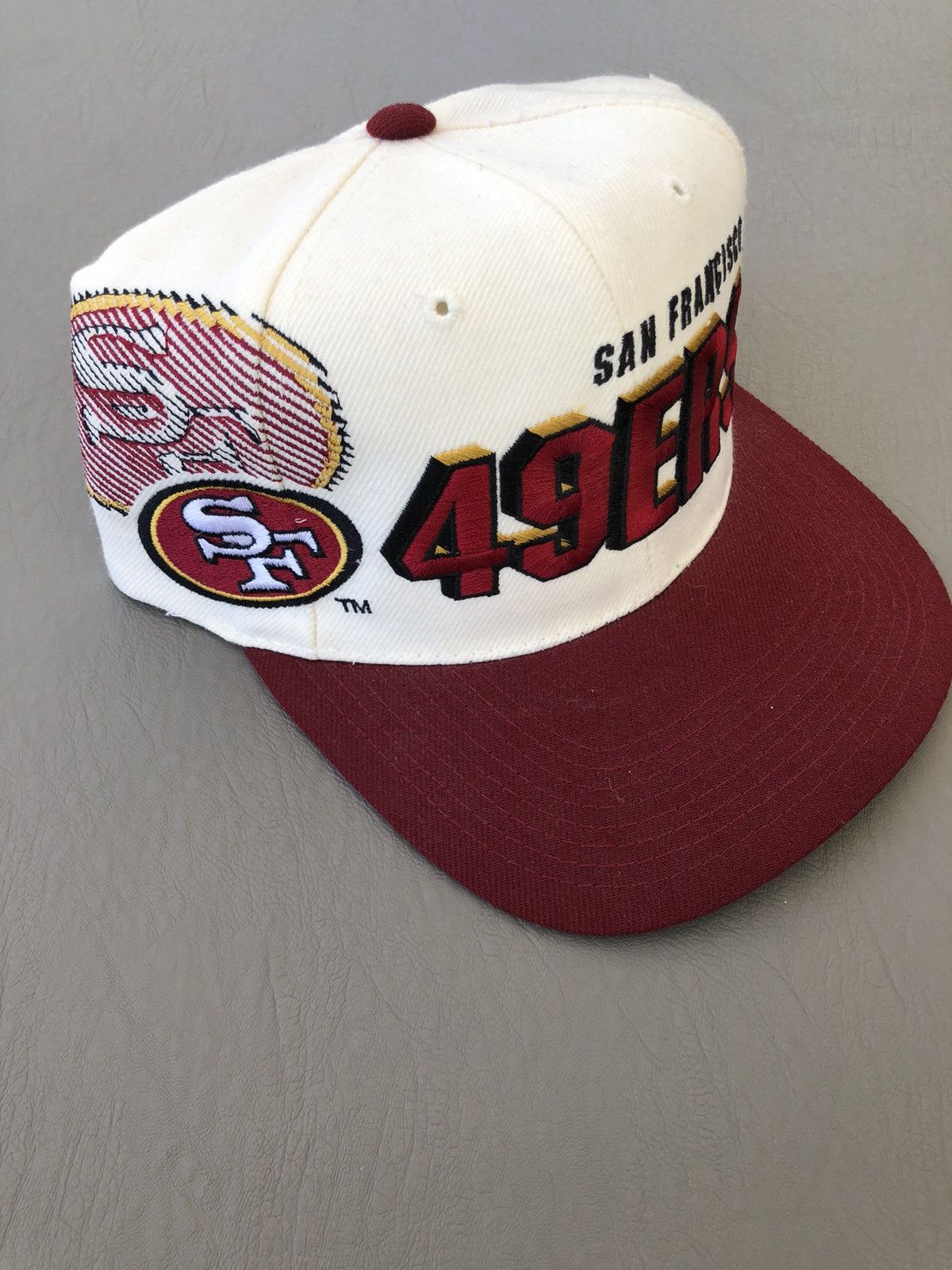 Casquette San Francisco 49ers Vintage Années 90 – Logo Athletic, Snapback Réglable, Blanc