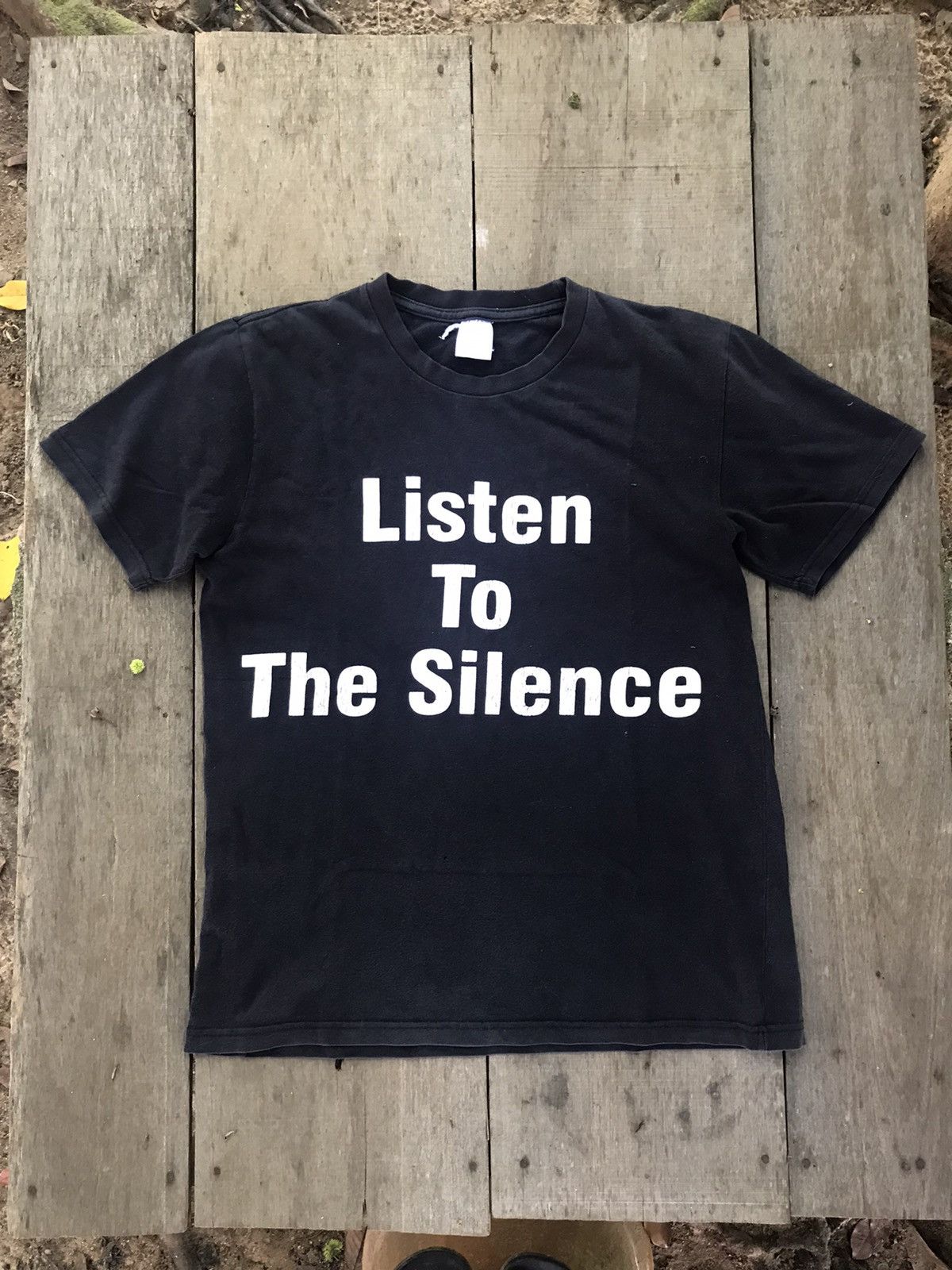 LISTEN TO THE SILENCE Tシャツ | birraquepersianas.com.br