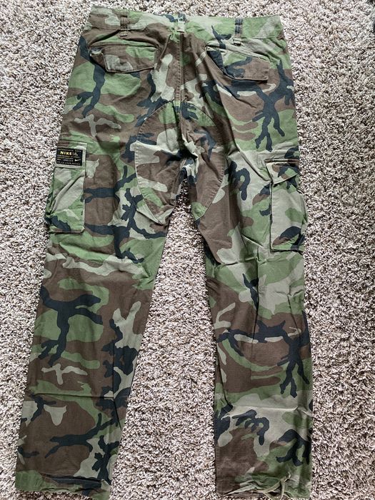 Nike sb camo hot sale cargo pants