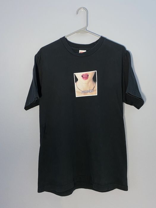 Supreme necklace outlet tee black