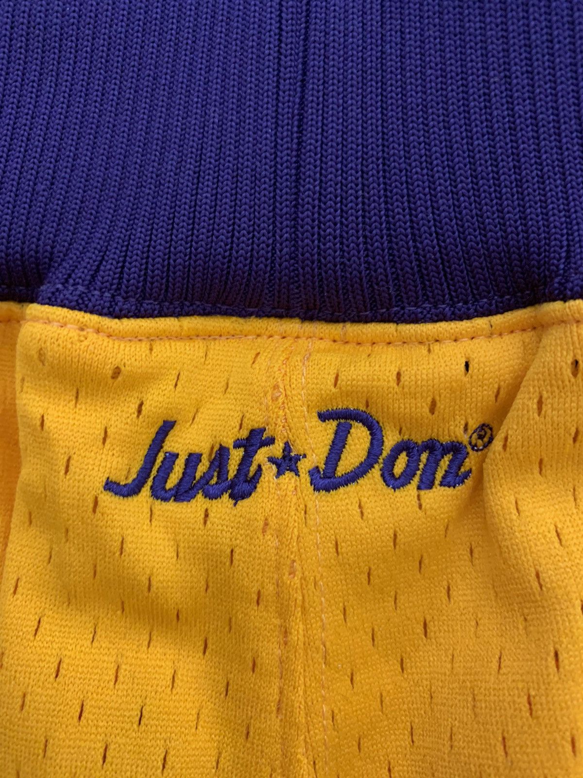 Mitchell & Ness JUST DON LOS ANGELES LAKERS 1996-97 HOME SHORTS Size US 34 / EU 50 - 3 Thumbnail