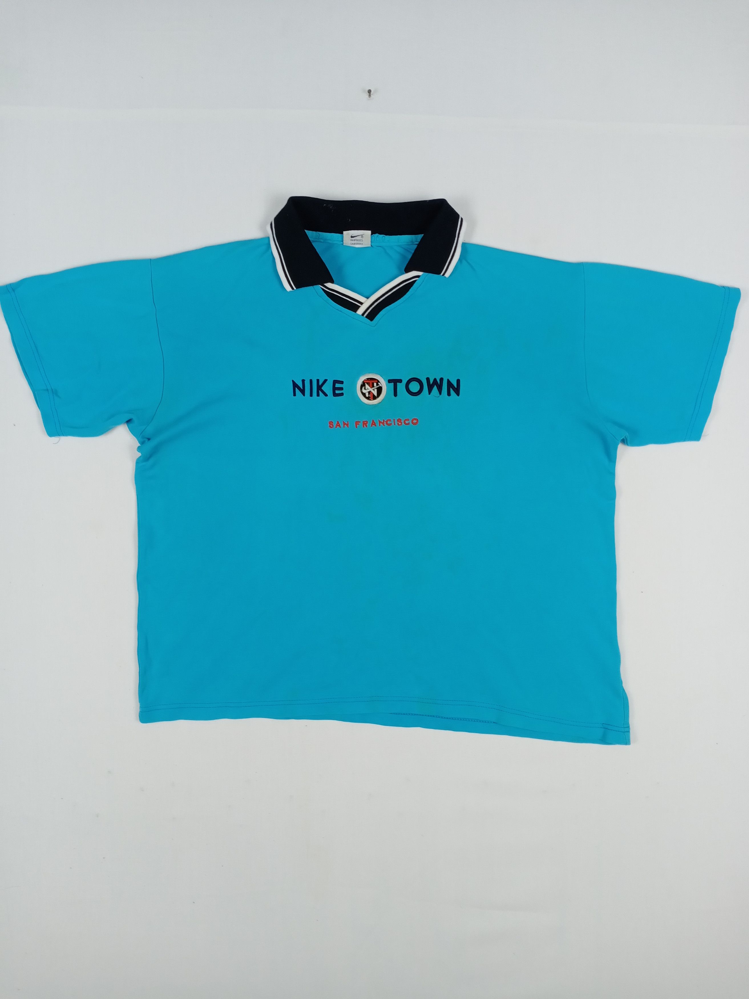 Nike × Vintage Vintage 90s Nike Town embroidery logo T-shirt. Size US L / EU 52-54 / 3 - 1 Thumbnail