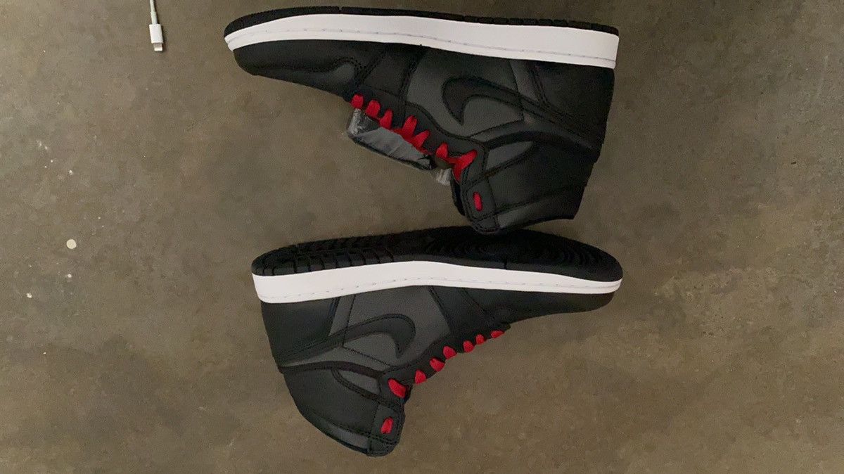 Jordan Brand × Nike Jordan 1 Retro High OG Black Satin Size US 8 / EU 41 - 1 Thumbnail