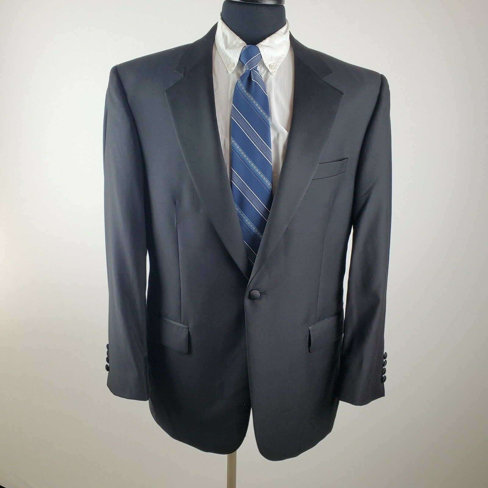 Jos. A. Bank Jos A Bank Signature Collection 40 R Black Tuxedo Jacket ...