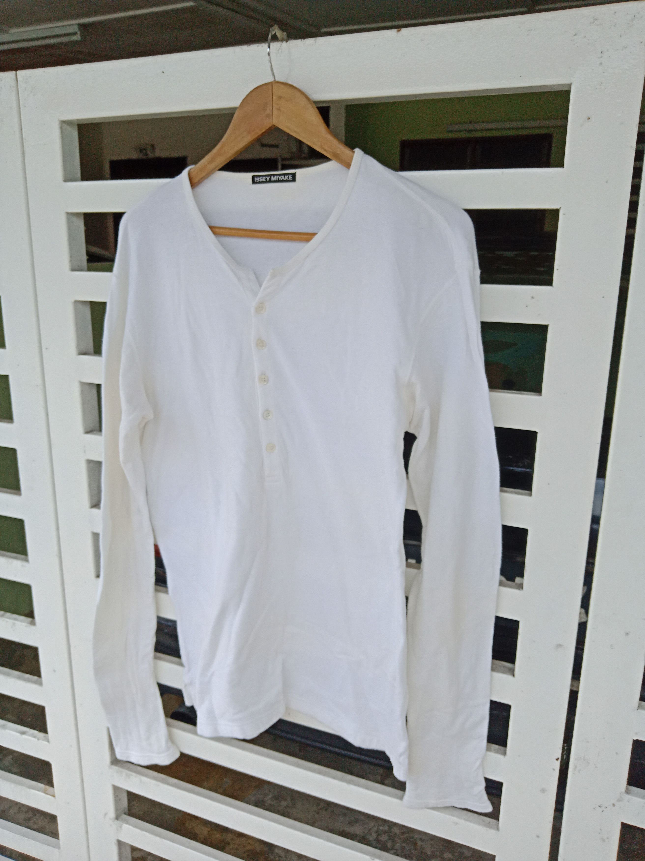 Issey Miyake × Japanese Brand Issey Miyake Legendary Japanese Designer Half Buttons LS Size US M / EU 48-50 / 2 - 3 Thumbnail