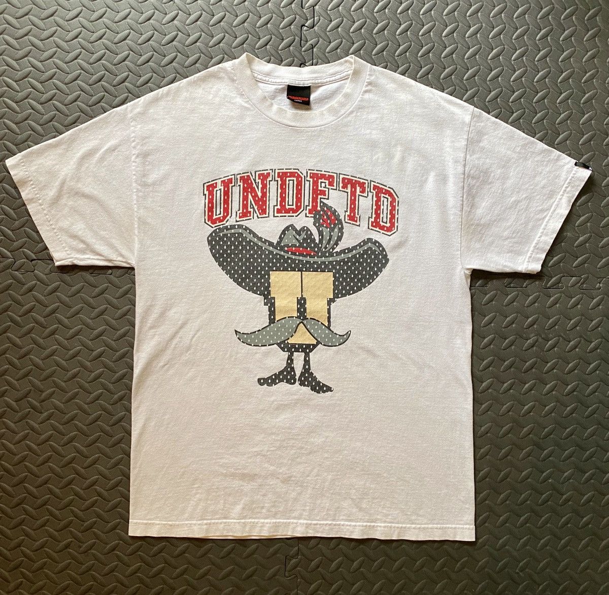 Undefeated × Vintage Undefeated Las Vegas Running Rebels Tee Shirt Size US L / EU 52-54 / 3 - 1 Thumbnail