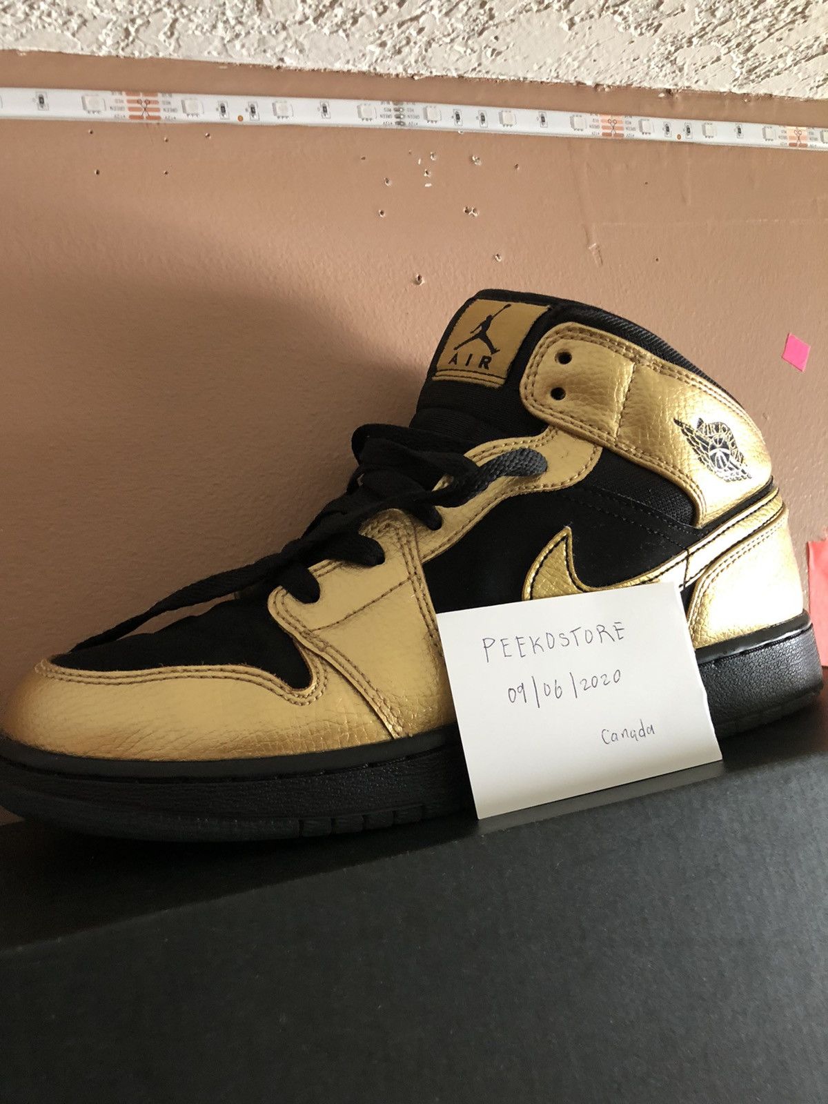 Air Jordan 1 Mid BG Metallic Gold Coin