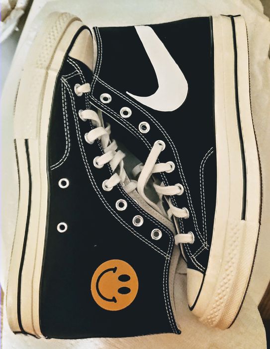 Converse cheap nike smiley