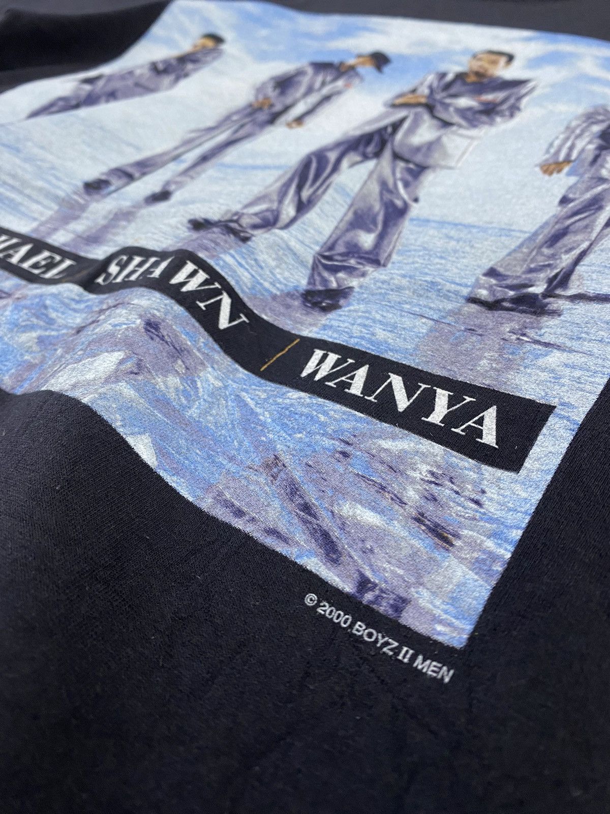 Band Tees vintage 2000 boyz ii men raptees album hiphop soul t-shirts Size US L / EU 52-54 / 3 - 7 Thumbnail