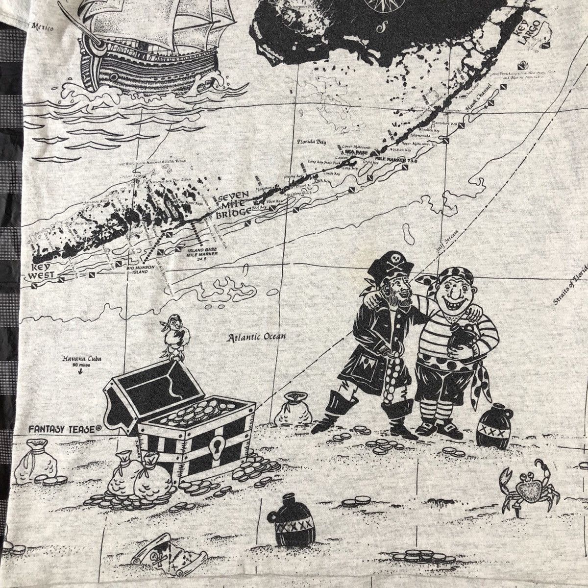 Fruit Of The Loom × Vintage Pirates Florida Keys Treasure Map All Over Print Vintage T Size US L / EU 52-54 / 3 - 4 Thumbnail