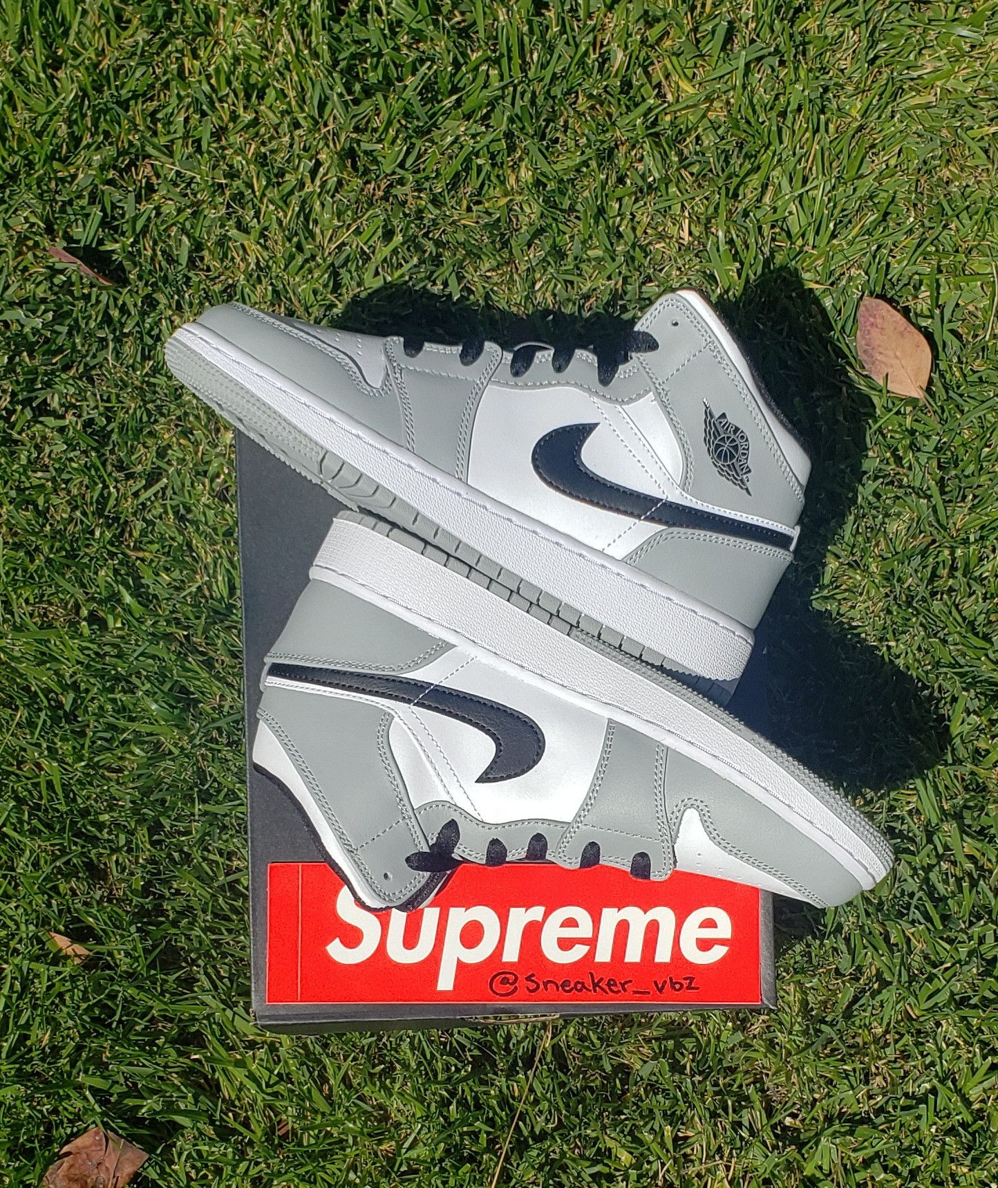 Jordan Brand × Nike JORDAN 1 MIDS (GS) LIGHT SMOKE GREY 🔥🔥🔥100%AUTHENTIC Size US 5 / EU 37 - 5 Thumbnail