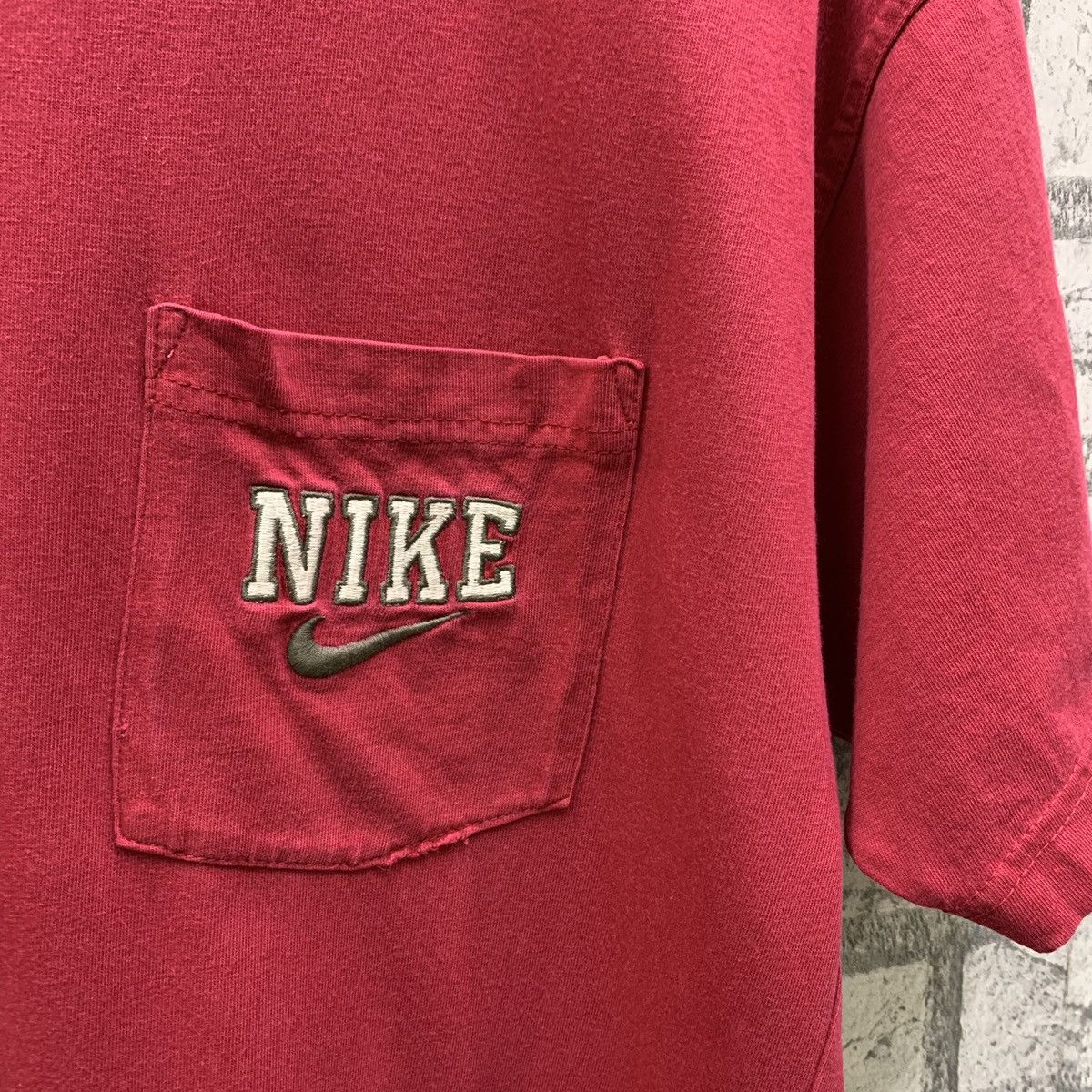 Vintage Vintage 90s Nike Swoosh Single Pocket T-shirts Embroidery Size US M / EU 48-50 / 2 - 4 Thumbnail