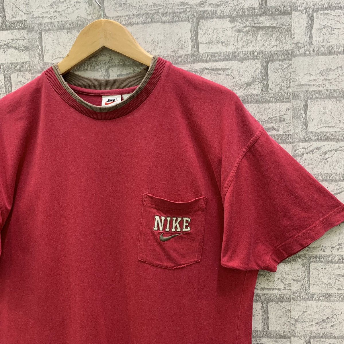 Vintage Vintage 90s Nike Swoosh Single Pocket T-shirts Embroidery Size US M / EU 48-50 / 2 - 3 Thumbnail
