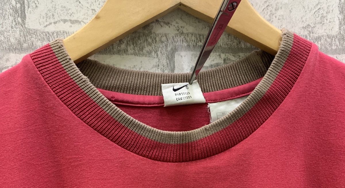 Vintage Vintage 90s Nike Swoosh Single Pocket T-shirts Embroidery Size US M / EU 48-50 / 2 - 5 Thumbnail