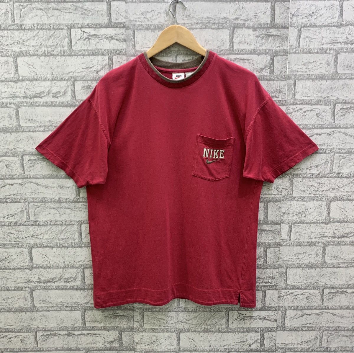 Vintage Vintage 90s Nike Swoosh Single Pocket T-shirts Embroidery Size US M / EU 48-50 / 2 - 1 Thumbnail