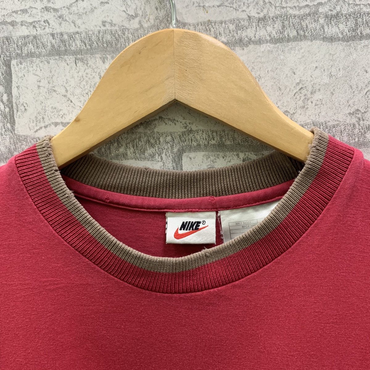 Vintage Vintage 90s Nike Swoosh Single Pocket T-shirts Embroidery Size US M / EU 48-50 / 2 - 7 Thumbnail
