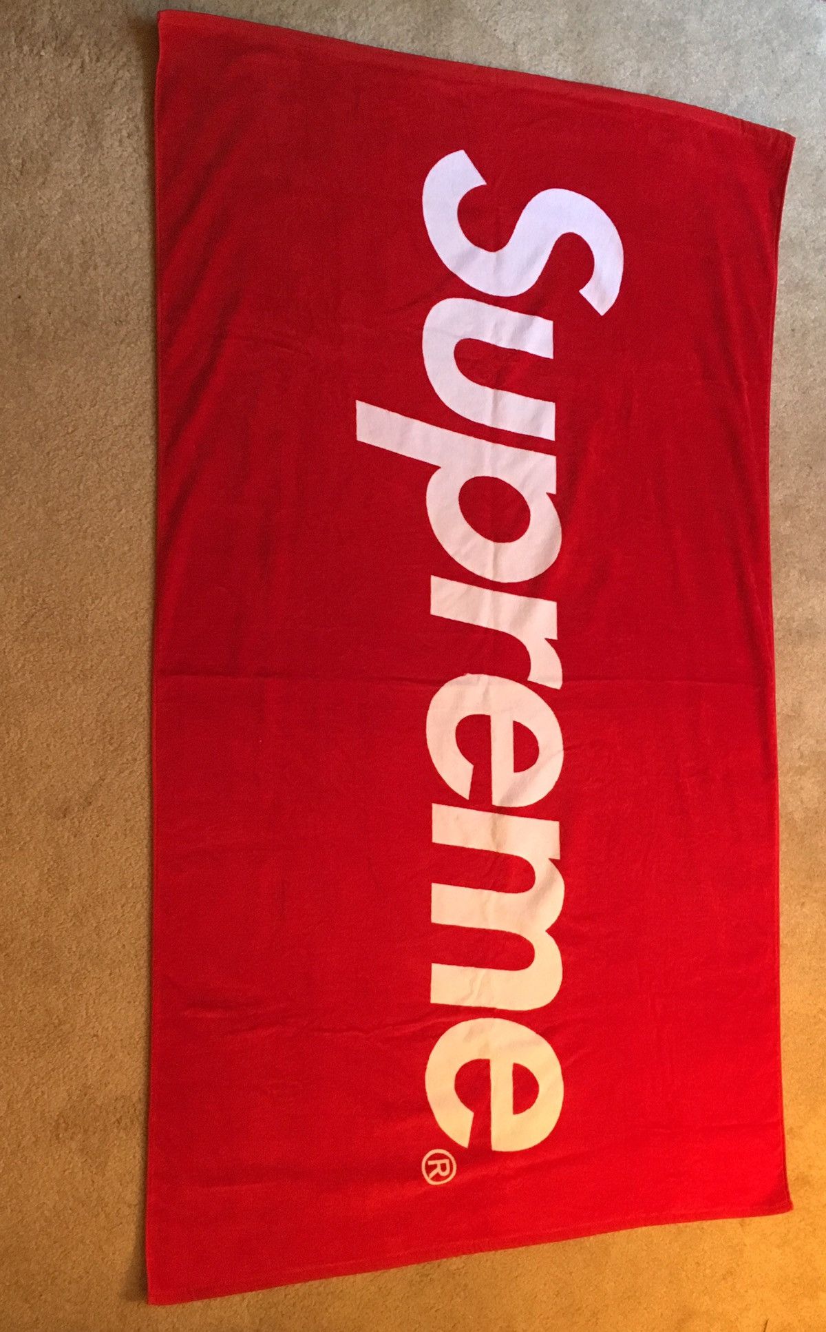 Supreme White Small Box Logo Beach Towel – On The Arm