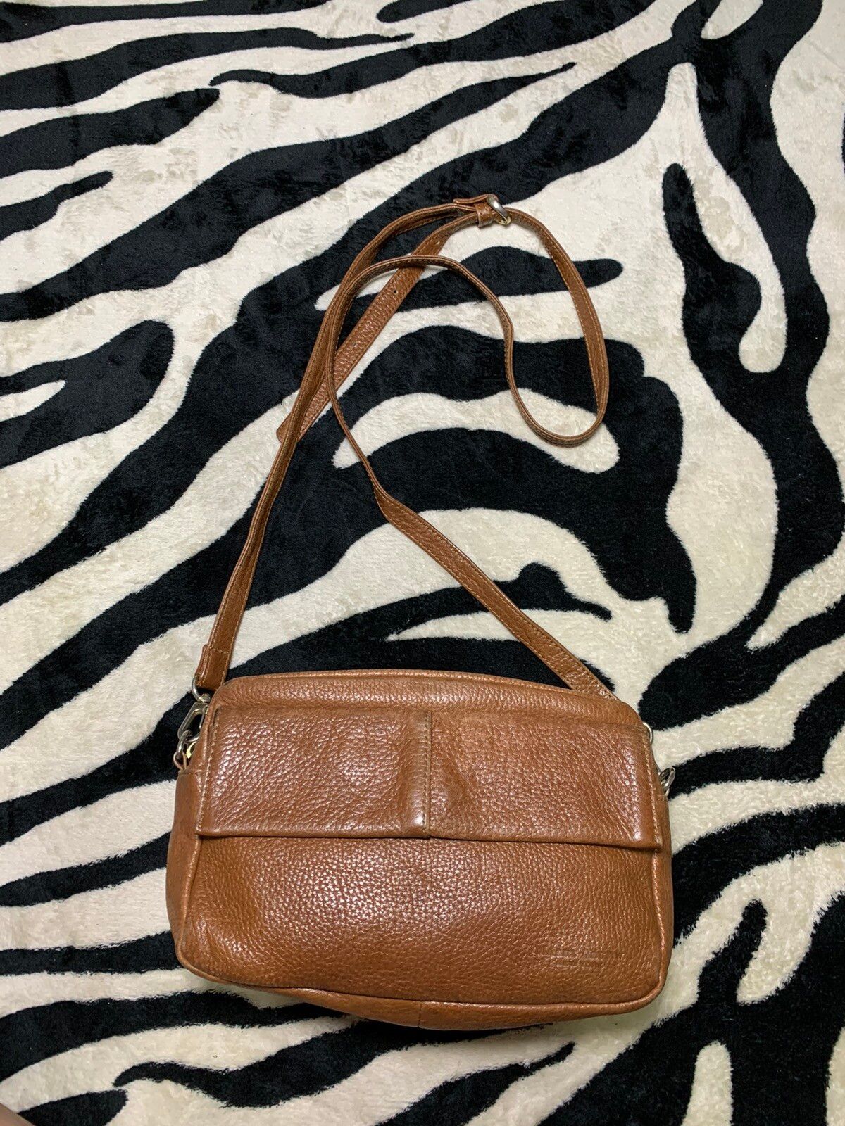 Brand Maari Askew sling bag leather | Grailed