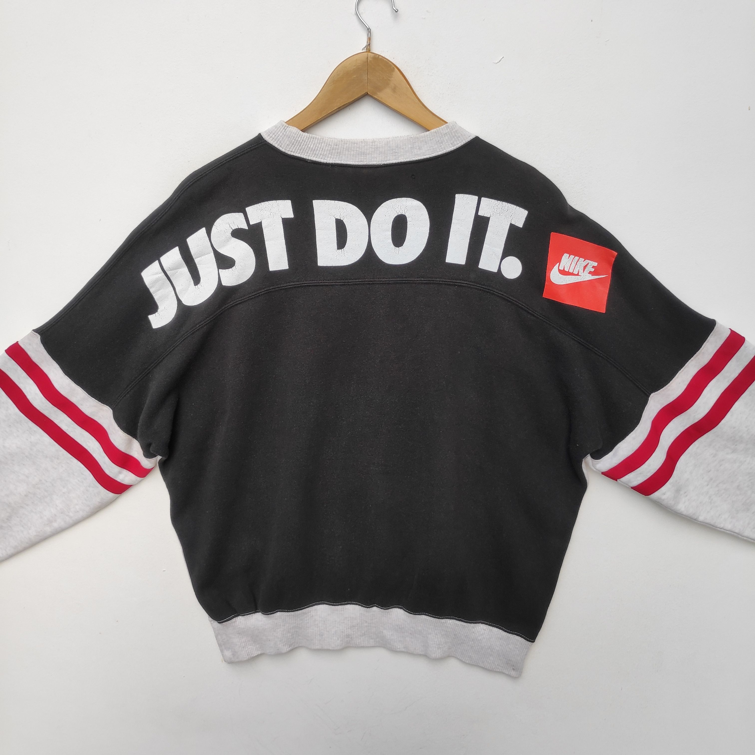Nike × Vintage Vintage 90s Nike Sweatshirt Medium Gray Black Dope Size US M / EU 48-50 / 2 - 7 Thumbnail