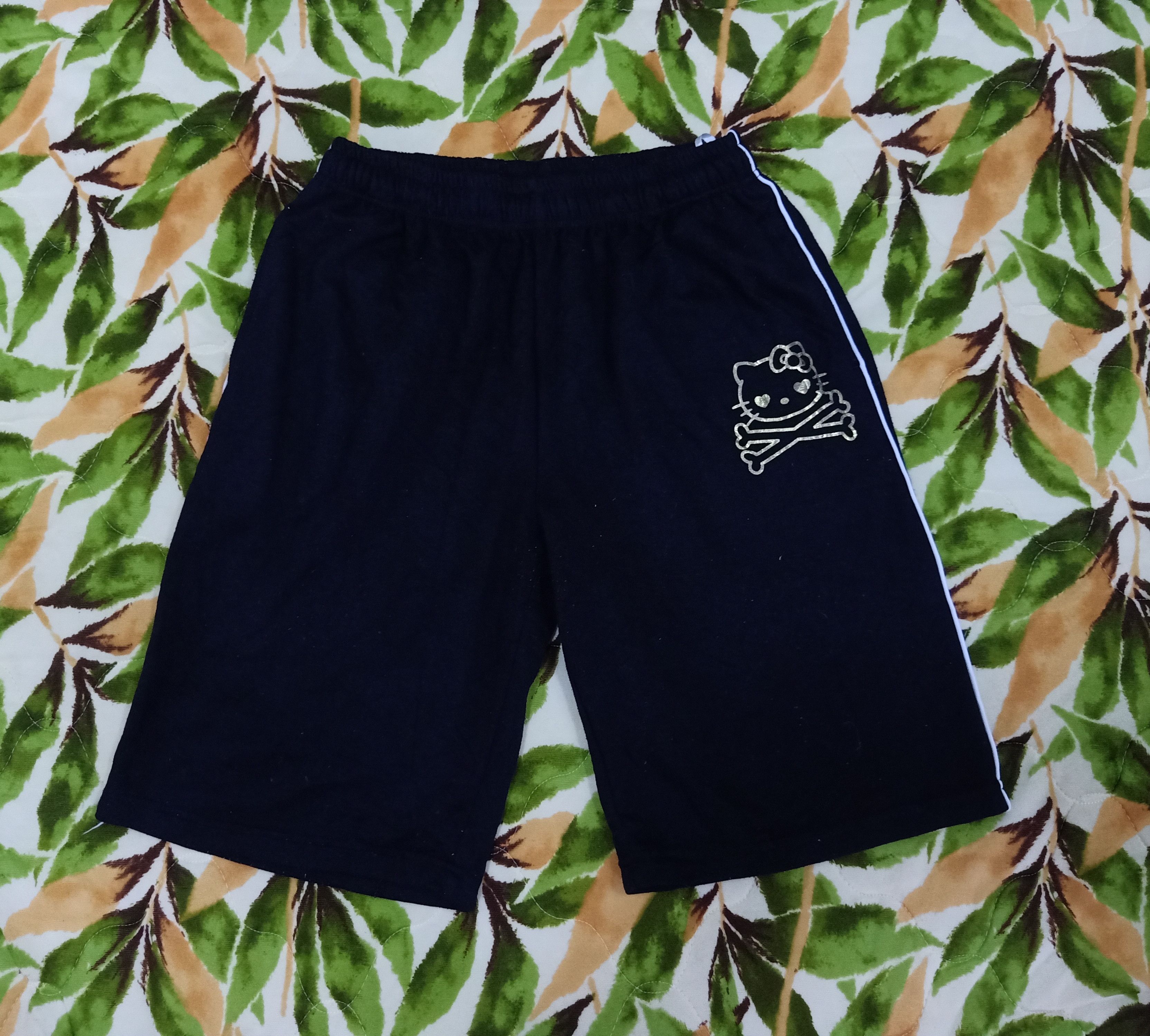 Anime × Japanese Brand Hello Kitty Spell out Short Size US 30 / EU 46 - 1 Thumbnail
