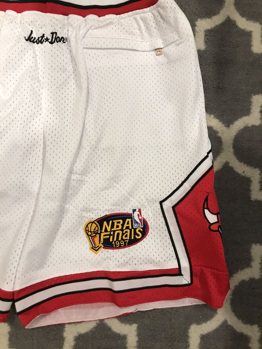 Mitchell & Ness Brand New 1997 NBA Finals Chicago Bulls Just Don shorts