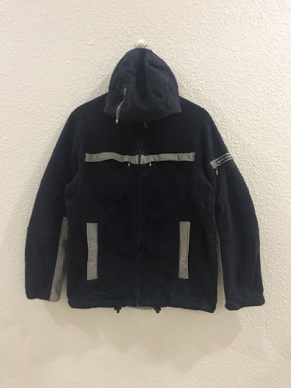 Tommy Hilfinger fleece jacket hoodie nice design