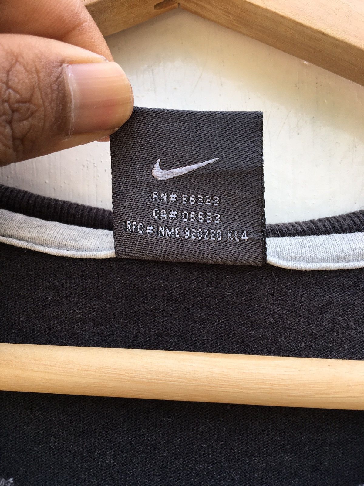 Nike Vintage Nike Swoosh Tshirt Size Large Size US XL / EU 56 / 4 - 12 Thumbnail