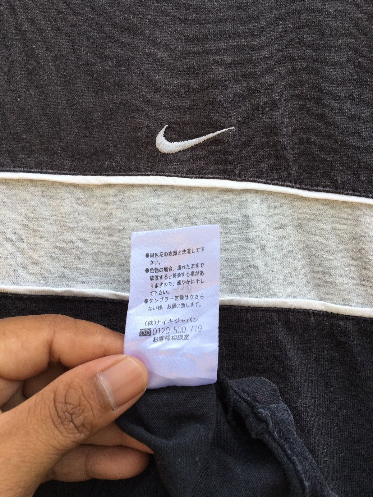 Nike Vintage Nike Swoosh Tshirt Size Large Size US XL / EU 56 / 4 - 14 Thumbnail