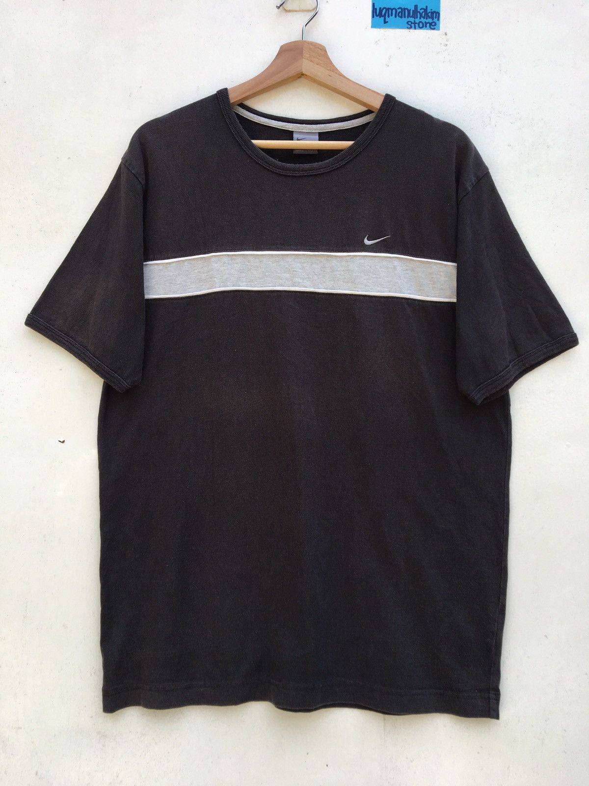 Nike Vintage Nike Swoosh Tshirt Size Large Size US XL / EU 56 / 4 - 1 Thumbnail