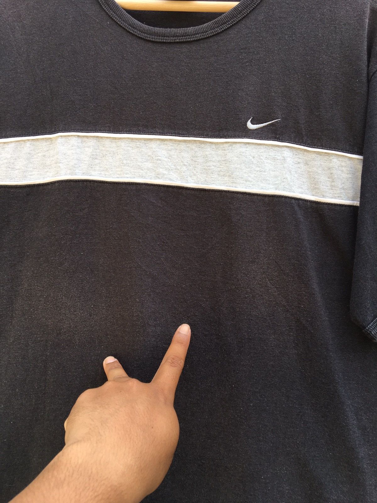 Nike Vintage Nike Swoosh Tshirt Size Large Size US XL / EU 56 / 4 - 9 Thumbnail