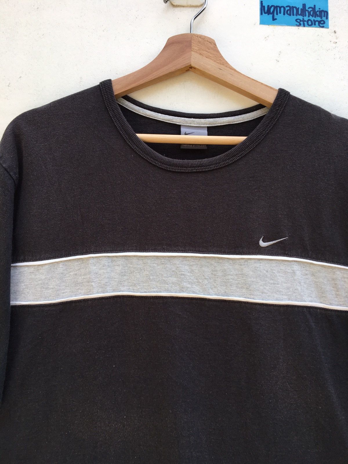 Nike Vintage Nike Swoosh Tshirt Size Large Size US XL / EU 56 / 4 - 4 Thumbnail