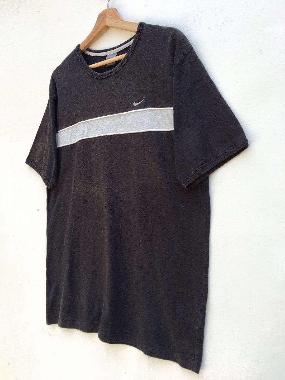 Nike Vintage Nike Swoosh Tshirt Size Large Size US XL / EU 56 / 4 - 3 Thumbnail