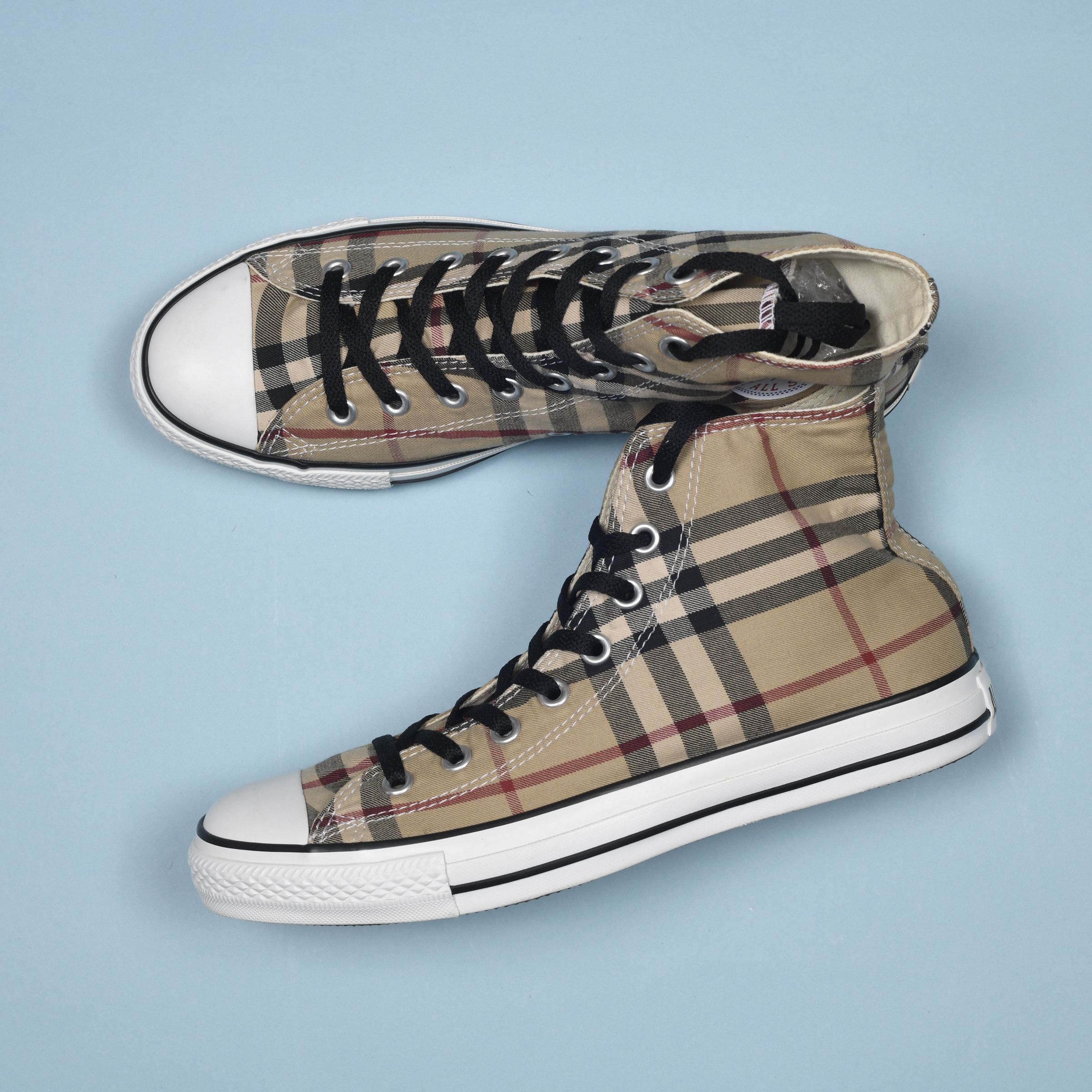 Burberry x hotsell converse quito