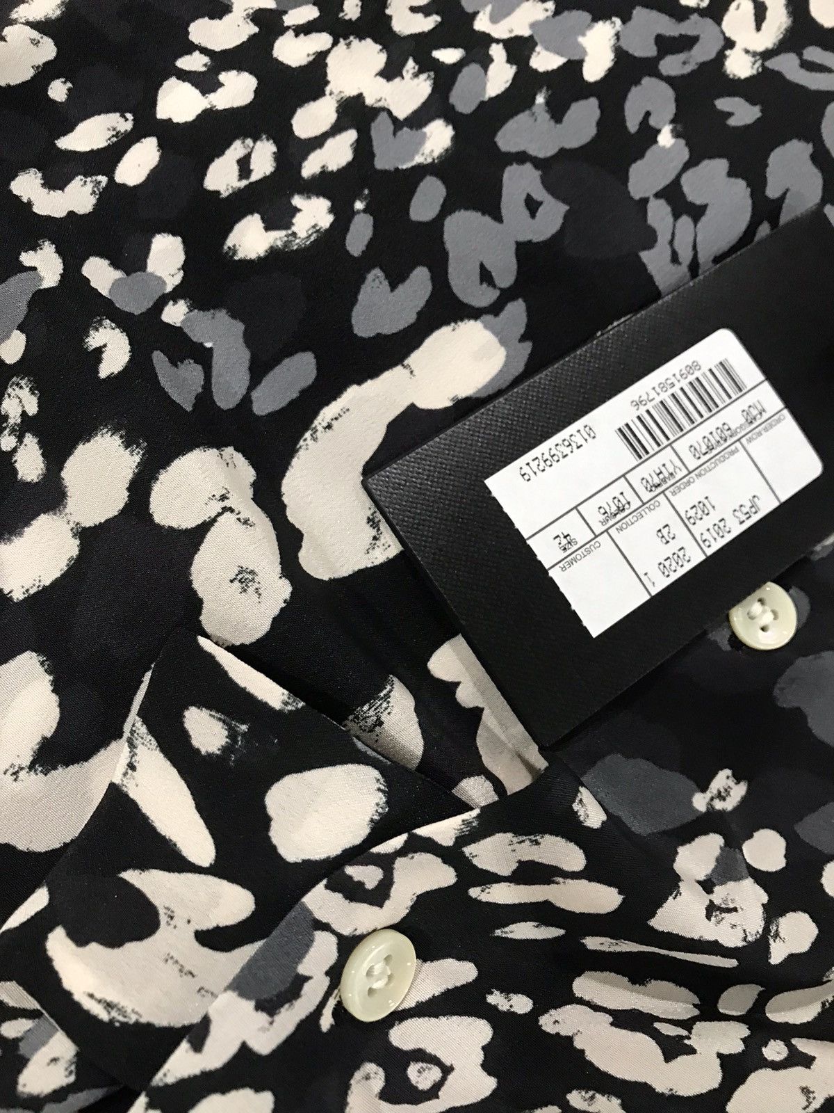 Saint Laurent Paris Saint Laurent men’s 2020 leopard print shirt. 42/16. $990 Size US L / EU 52-54 / 3 - 13 Thumbnail