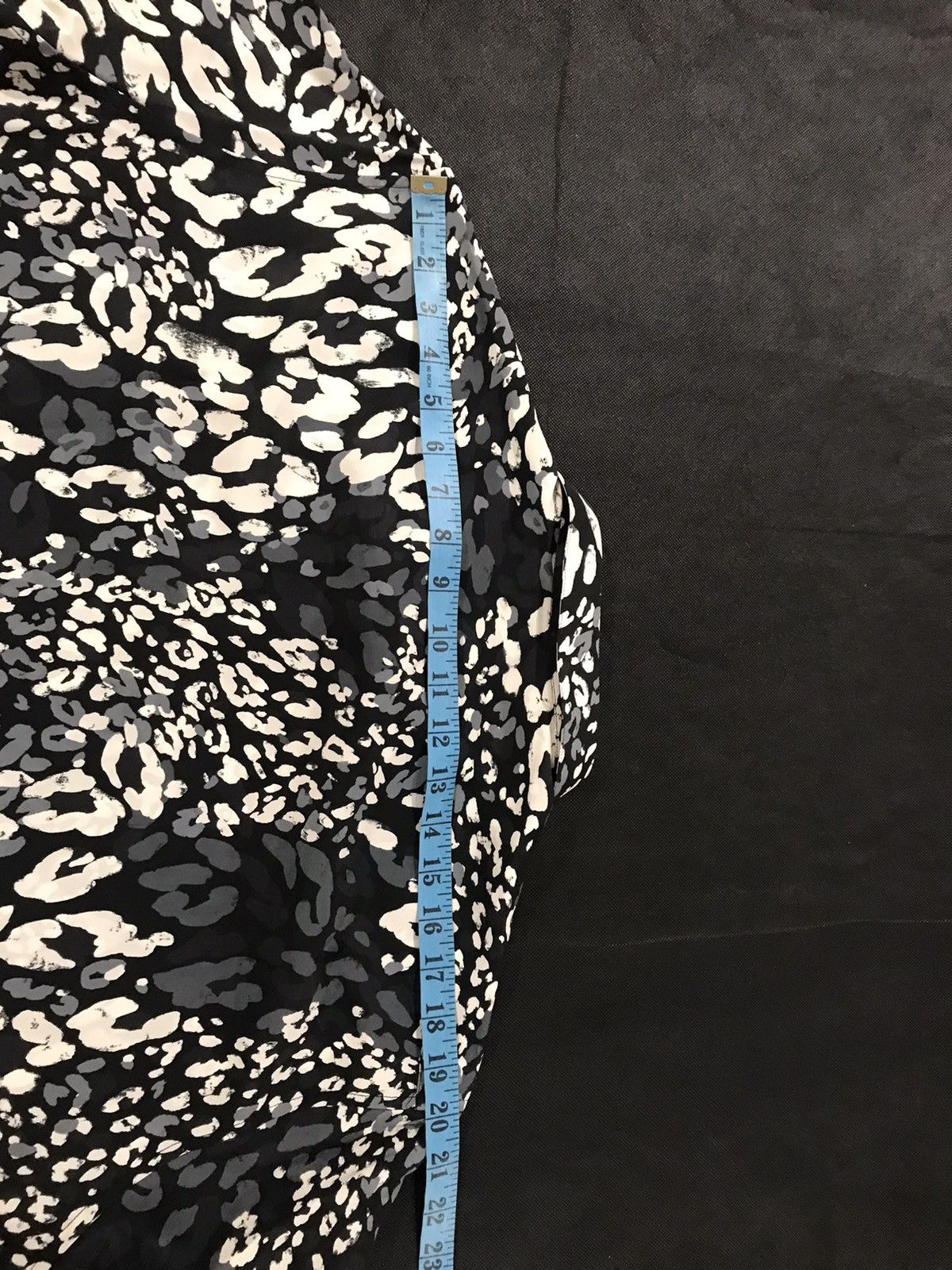 Saint Laurent Paris Saint Laurent men’s 2020 leopard print shirt. 42/16. $990 Size US L / EU 52-54 / 3 - 9 Thumbnail