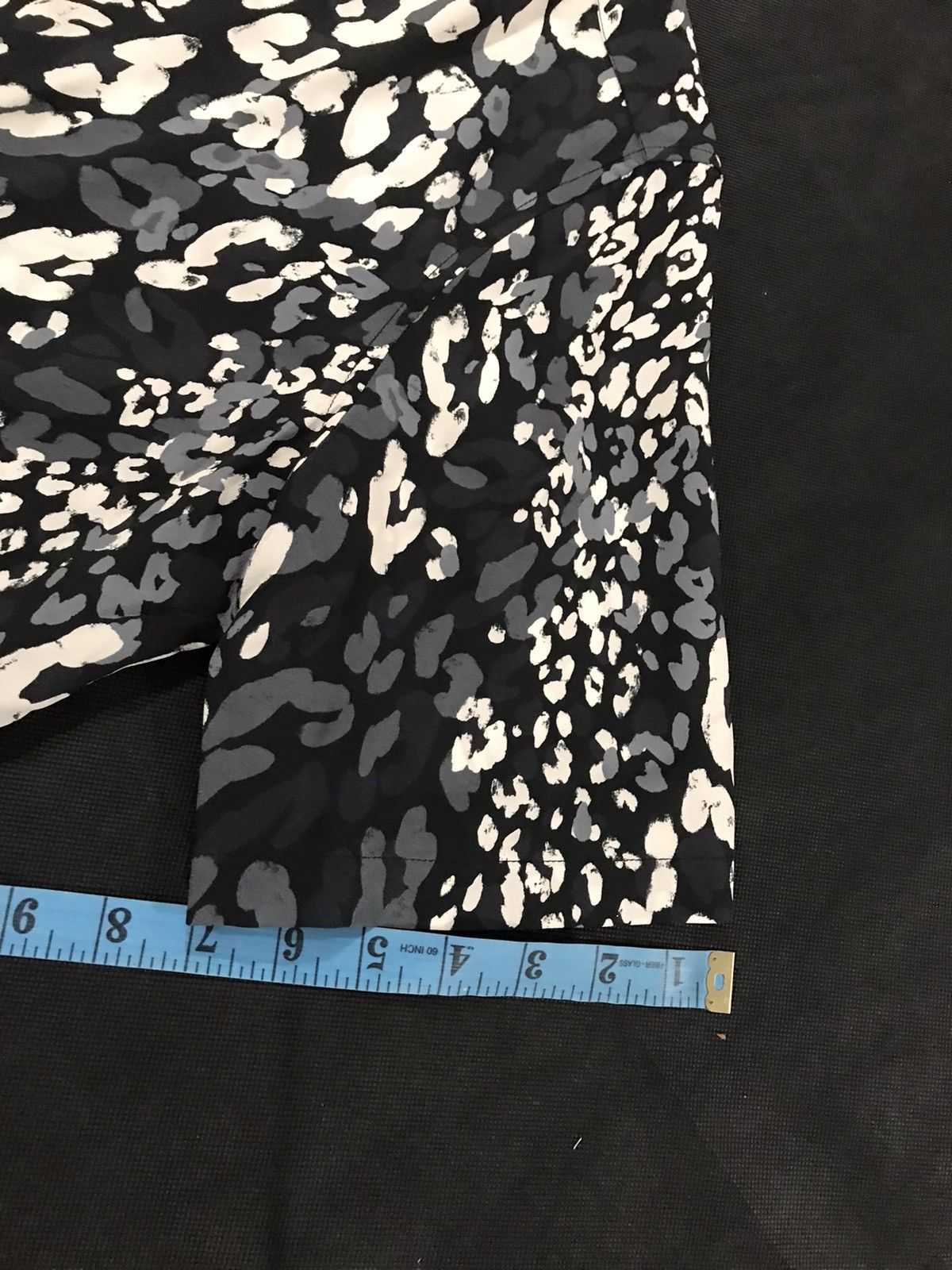 Saint Laurent Paris Saint Laurent men’s 2020 leopard print shirt. 42/16. $990 Size US L / EU 52-54 / 3 - 14 Thumbnail
