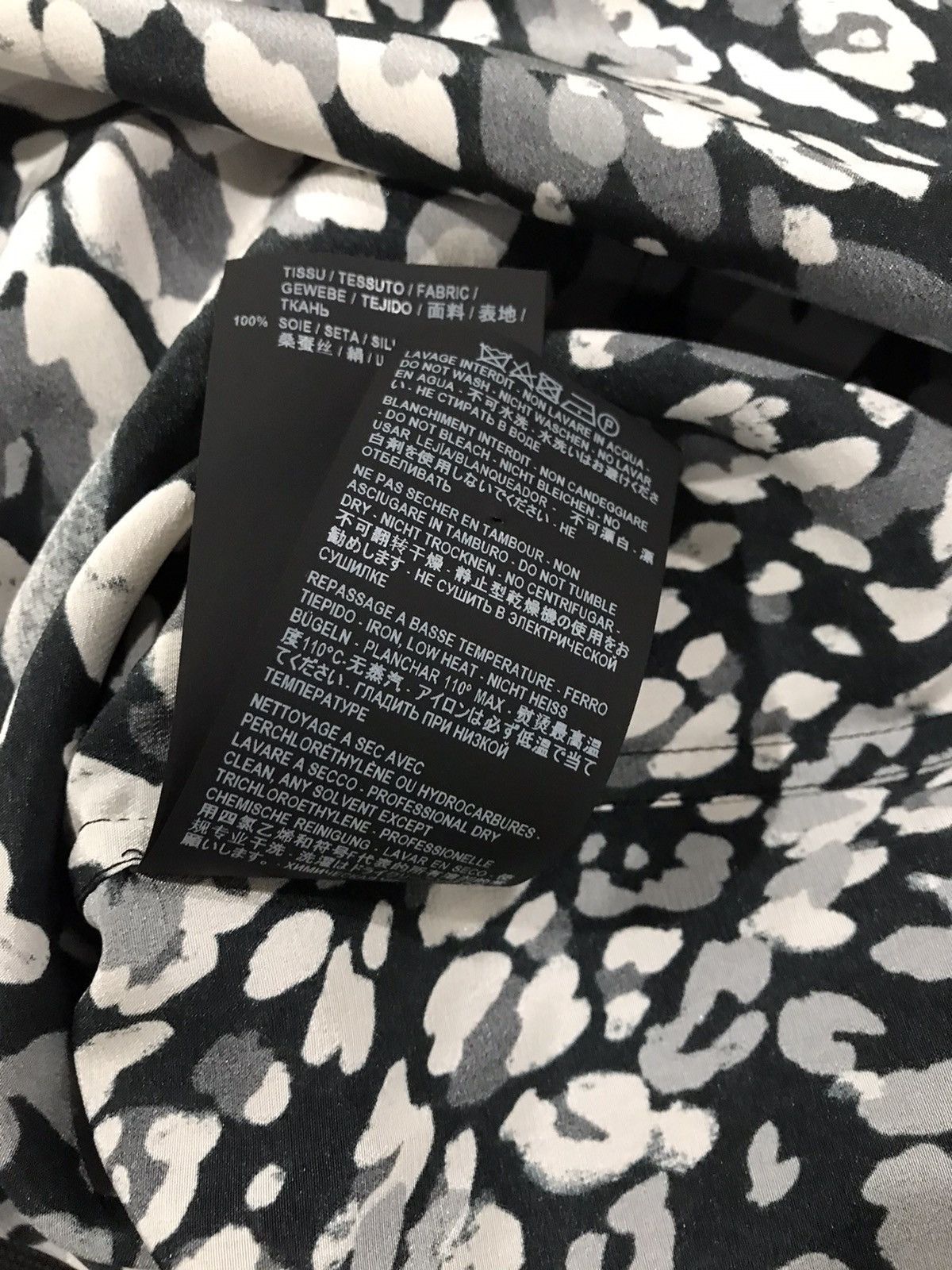 Saint Laurent Paris Saint Laurent men’s 2020 leopard print shirt. 42/16. $990 Size US L / EU 52-54 / 3 - 10 Thumbnail