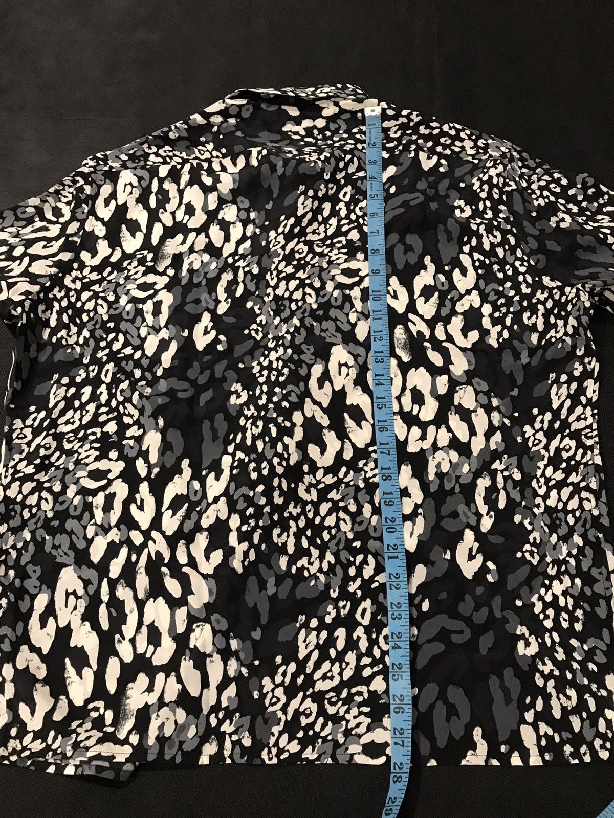 Saint Laurent Paris Saint Laurent men’s 2020 leopard print shirt. 42/16. $990 Size US L / EU 52-54 / 3 - 8 Thumbnail