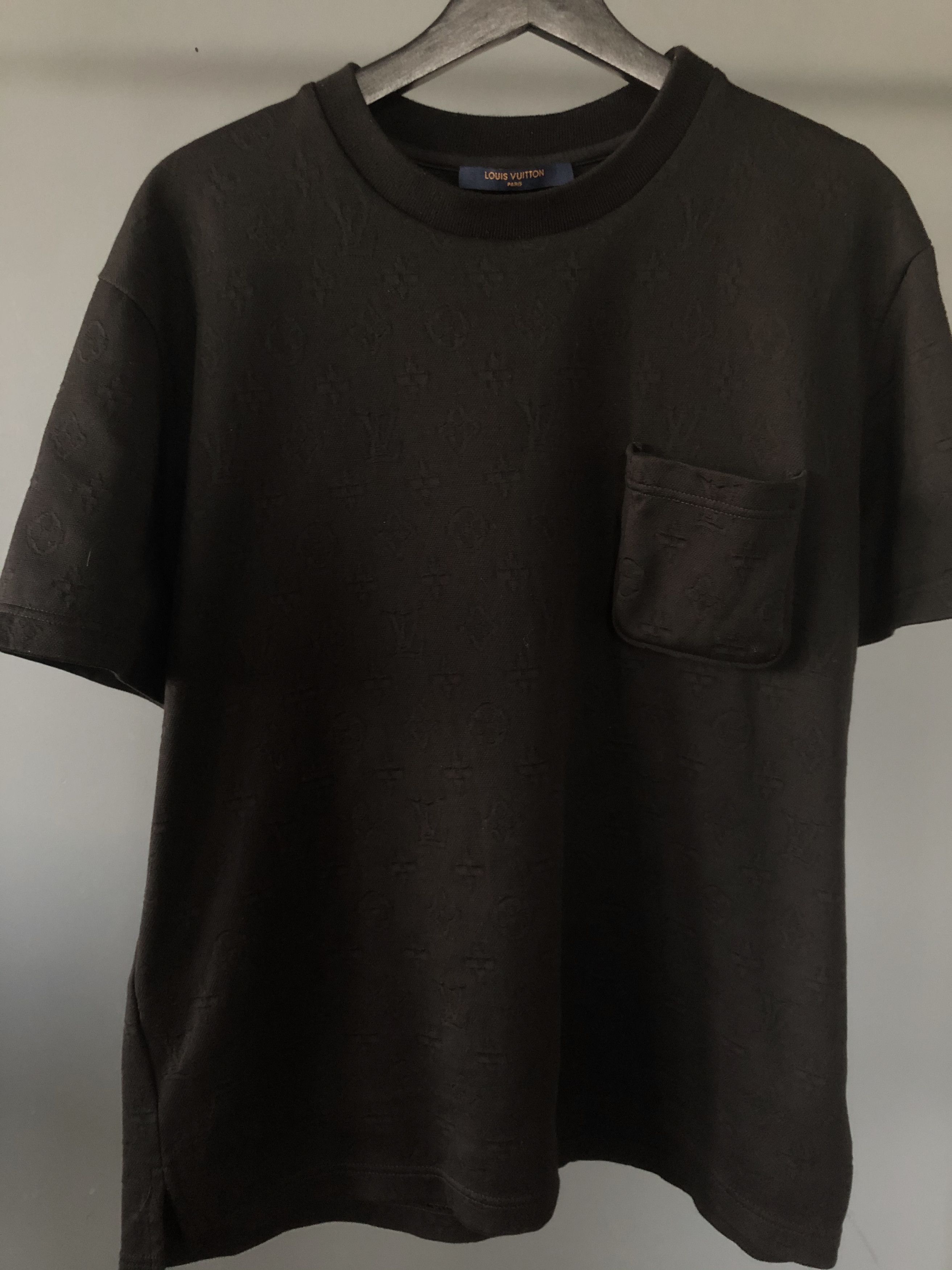 LOUIS VUITTON Signature 3D Pocket Monogram T-Shirt L - Depop