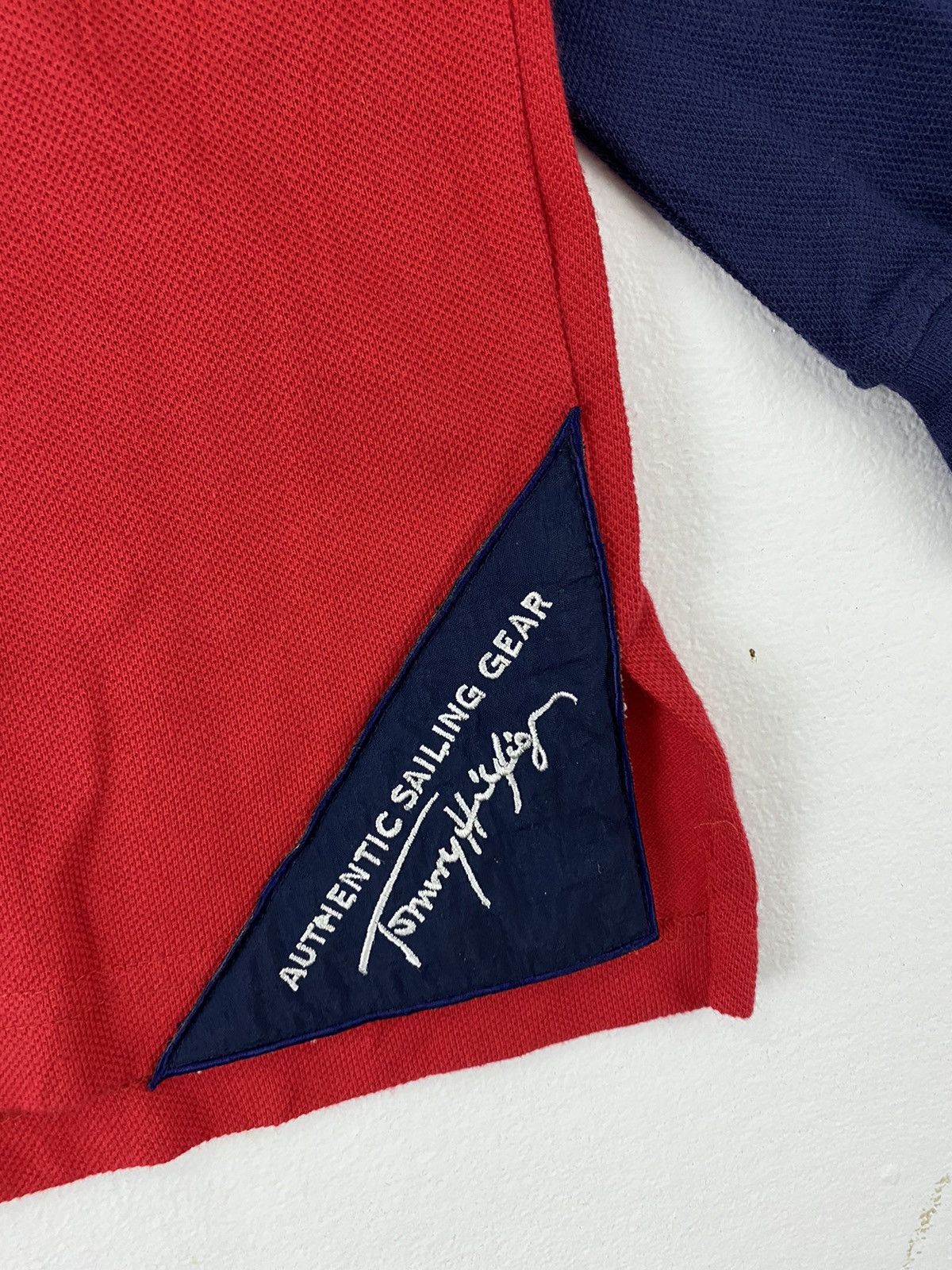 Tommy Hilfiger vintage 90s TOMMY HILFIGER big logo colourblock t-shirts Size US L / EU 52-54 / 3 - 4 Thumbnail