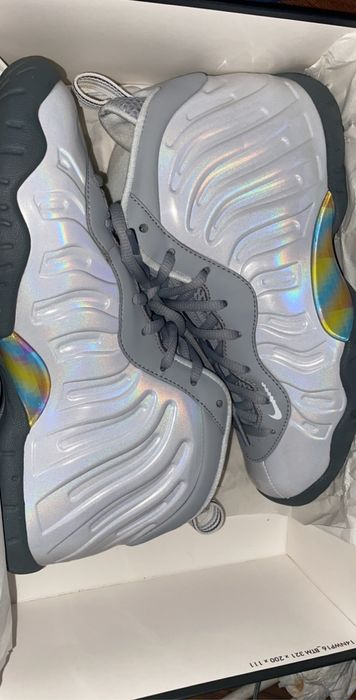 Foamposites rainbow outlet bottom