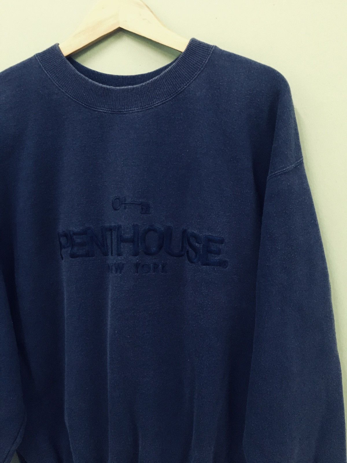 Vintage PENTHOUSE - VINTAGE SPELL OUT EMBROIDERED LOGO SWEATSHIRT Size US L / EU 52-54 / 3 - 3 Thumbnail