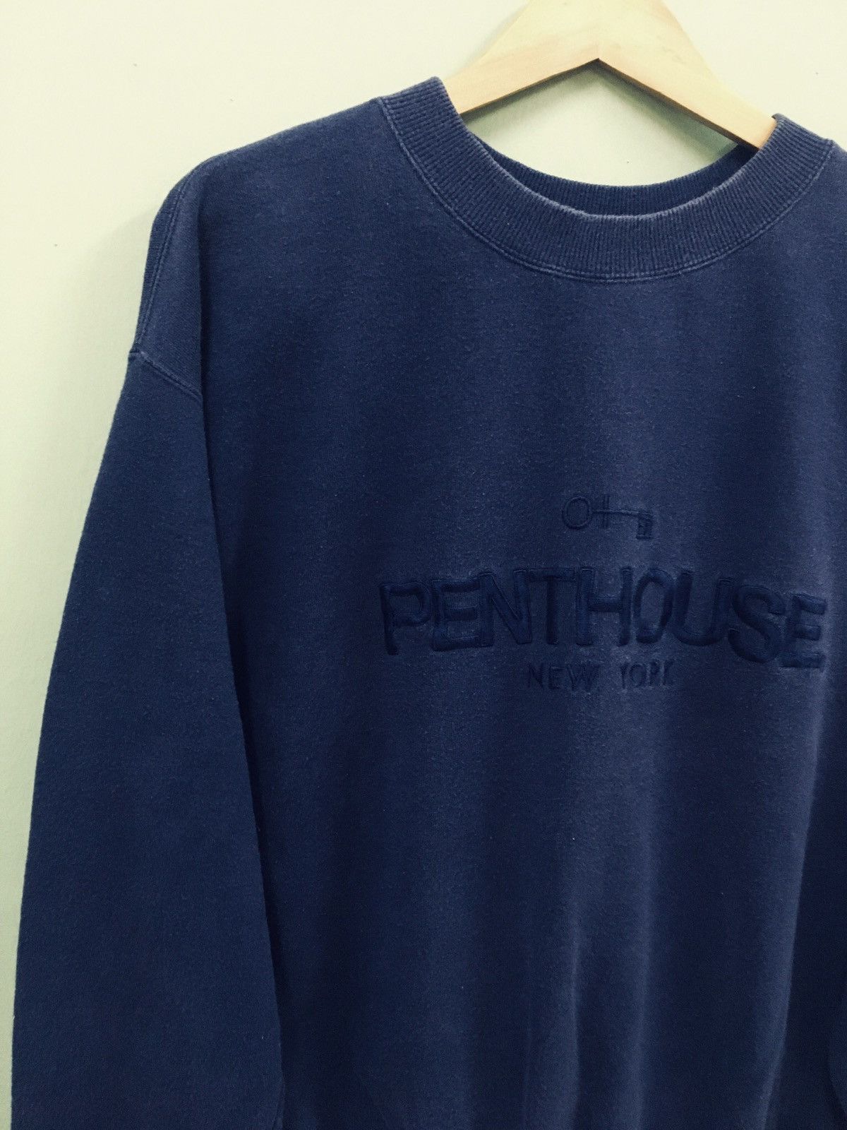 Vintage PENTHOUSE - VINTAGE SPELL OUT EMBROIDERED LOGO SWEATSHIRT Size US L / EU 52-54 / 3 - 2 Thumbnail