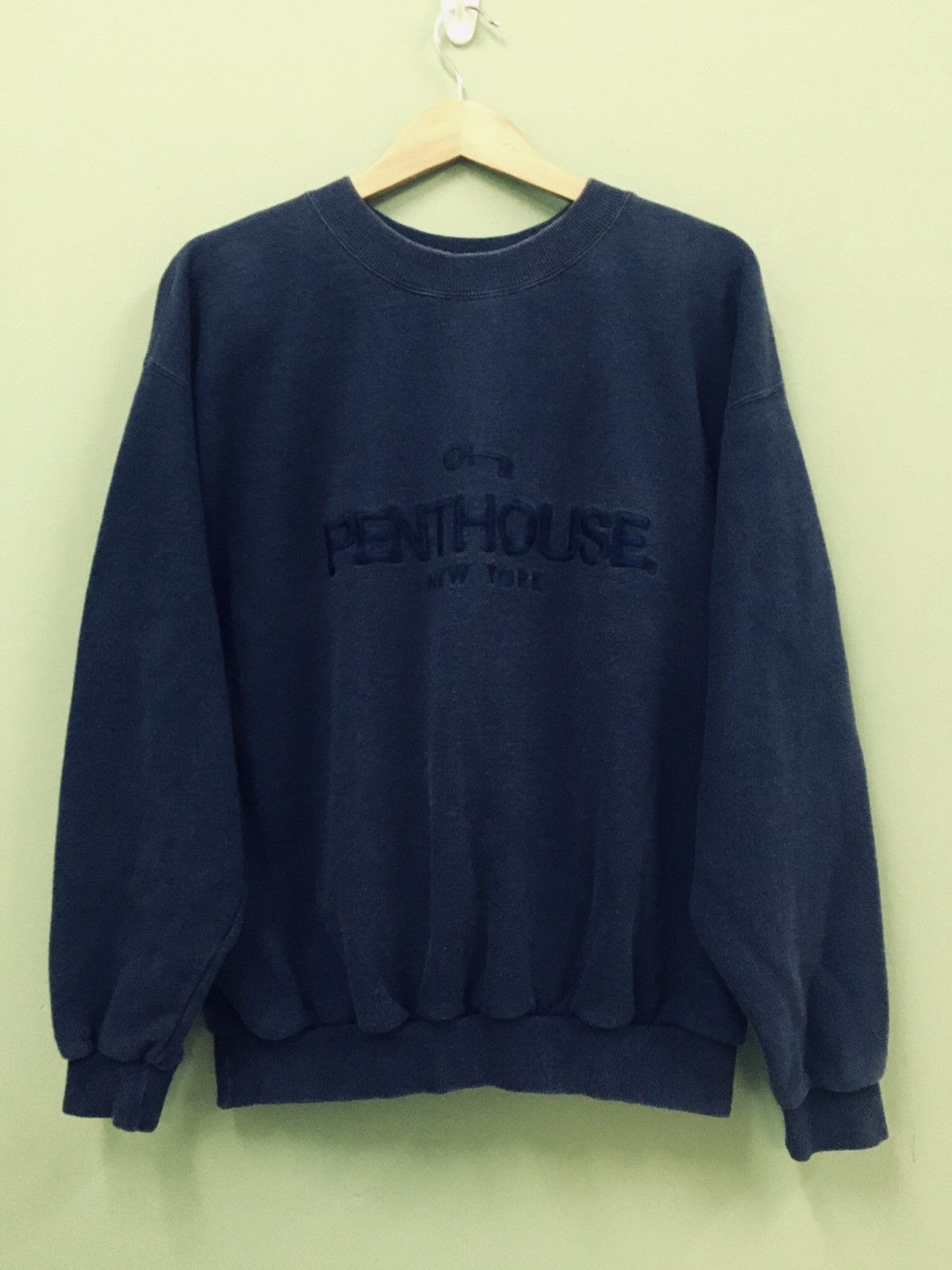Vintage PENTHOUSE - VINTAGE SPELL OUT EMBROIDERED LOGO SWEATSHIRT Size US L / EU 52-54 / 3 - 1 Thumbnail