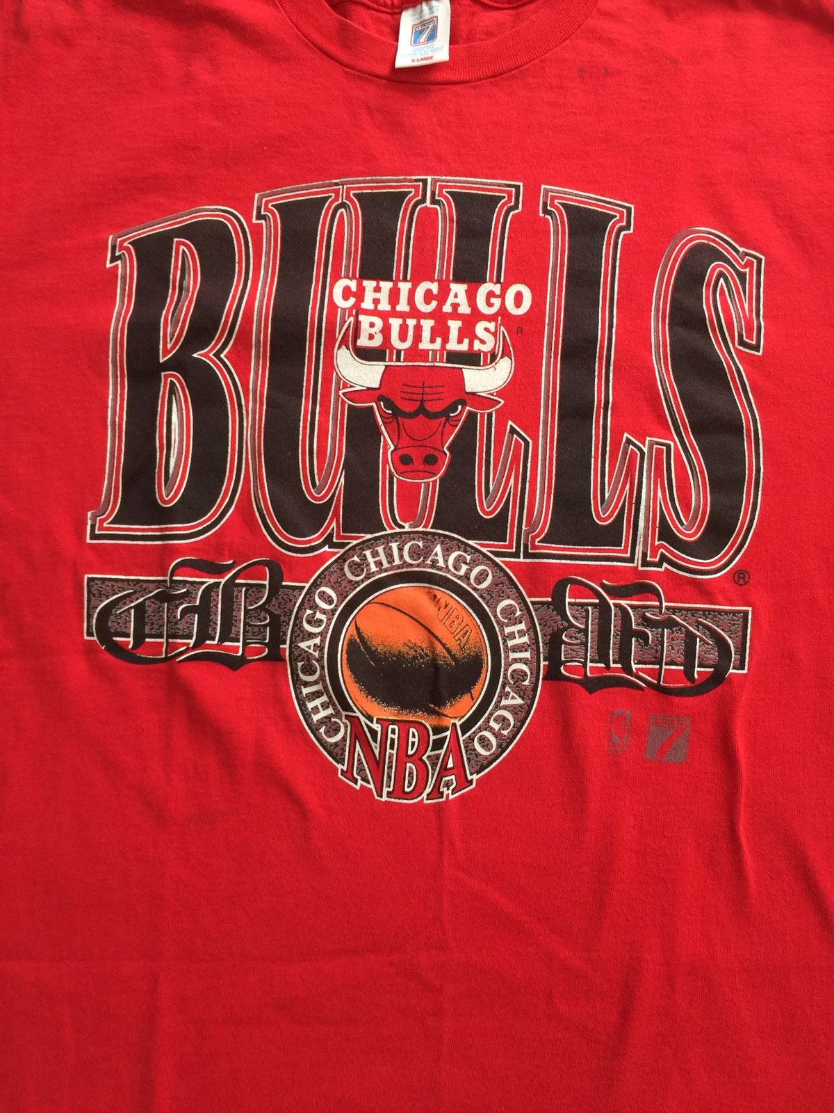 Vintage Vintage 90’s Chicago Bulls Logo 7 Tee Size US XL / EU 56 / 4 - 4 Preview
